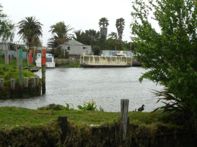 Blue House Villa Awanui ภายนอก รูปภาพ